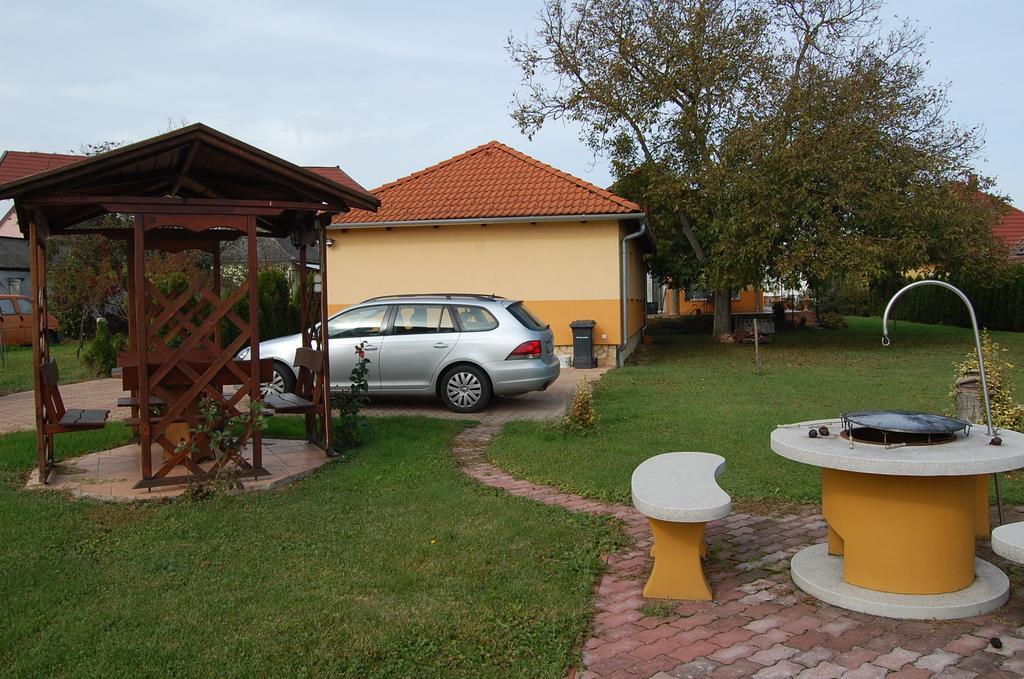 Mediterran Vendeghaz Nagyatád Exterior foto