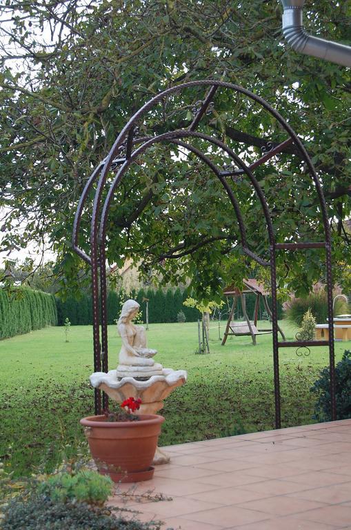 Mediterran Vendeghaz Nagyatád Exterior foto
