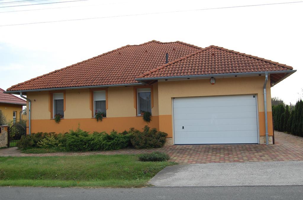 Mediterran Vendeghaz Nagyatád Exterior foto